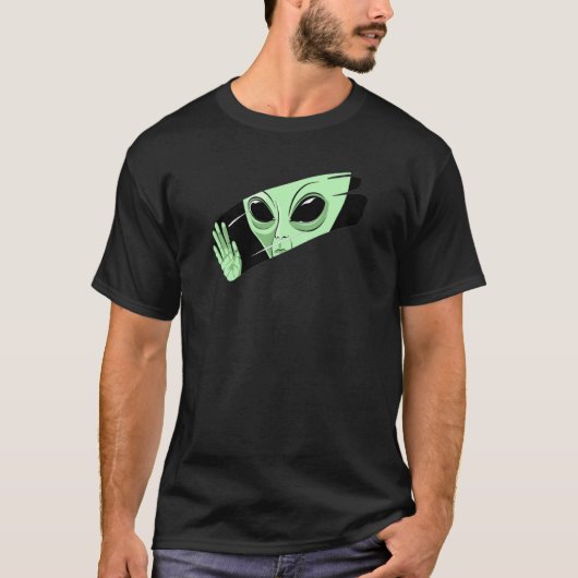 Green Alien Behind the Glass Peeking Alien Space U Tシャツ (正面)