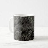 GREEN AND BROWN PINE CONES コーヒーマグカップ (正面左)