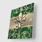 Green and Gold Filigree Swirls Fleur de Lis スクエア壁時計 (傾斜)