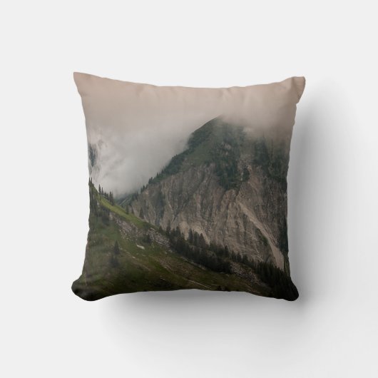 GREEN AND GRAY MOUNTAIN UNDER WHITE CLOUDS クッション (正面)