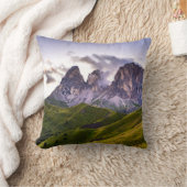 GREEN AND GRAY MOUNTAINS UNDER WHITE CLOUDS DURING クッション (ブランケット)