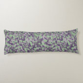 green and purple camo abstract ボディピロー (裏面)