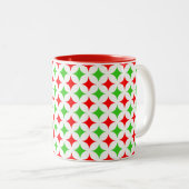 Green and Red Diamond Star Pattern on White ツートーンマグカップ (正面右)