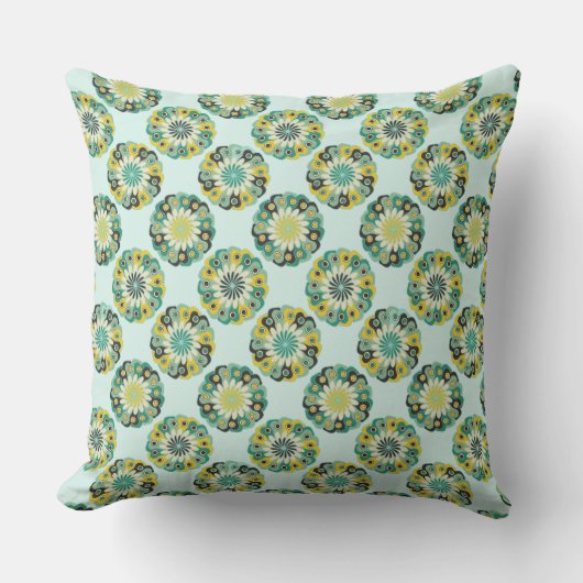 Green and Teal Modern Geometric Flower Pattern クッション (正面)
