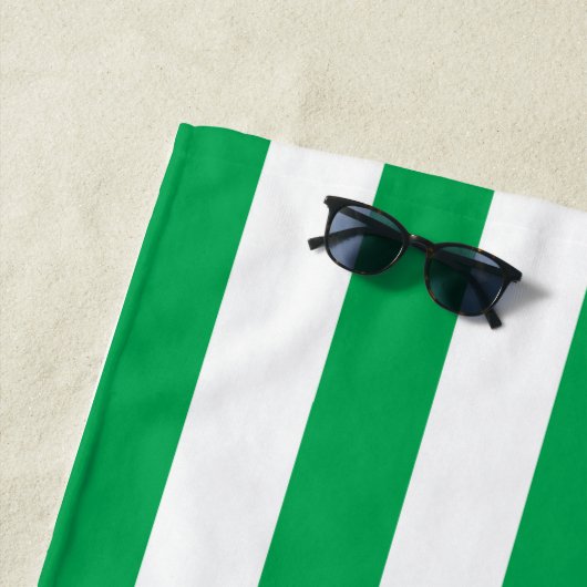 Green and White Cabana Stripes  ビーチタオル (インサイチュ)