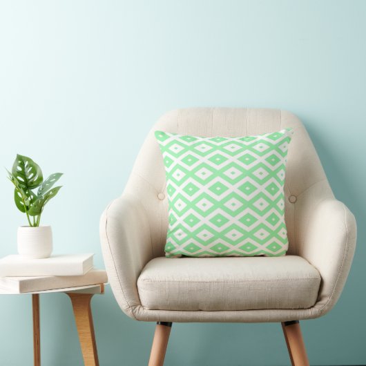 Green and white diamond pattern クッション (椅子)