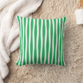 Green and White Wavy Stripe Throw Pillow クッション (ブランケット)