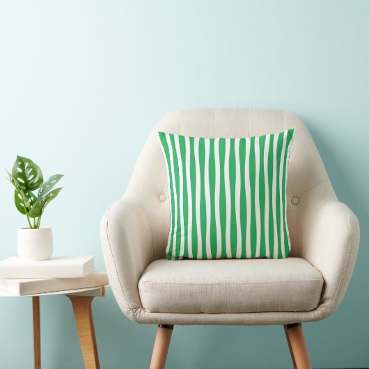 Green and White Wavy Stripe Throw Pillow クッション (椅子)