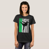 Green Believe Motivating Girls Karate Retro Graphi Tシャツ (正面フル)