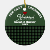 Green & Black Plaid Our First Christmas Married セラミックオーナメント (正面)