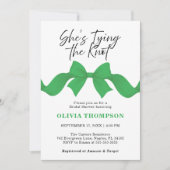 Green Bow She's Tying the Knot Photo Bridal Shower 招待状 (正面)