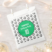 Green Boy Soccer Birthday Party フェイバーバッグ (クリップ留めされた状態)