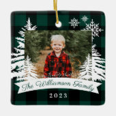Green Buffalo Plaid Rustic Pine Trees Family Photo セラミックオーナメント (正面)