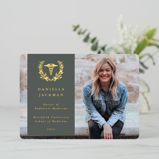 Green Caduceus医学卒業の発表 箔招待状 (立ち正面)