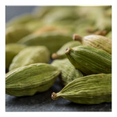 Green Cardamom Pods Macro Zoom Aromatic Spice Text ポスター (正面)