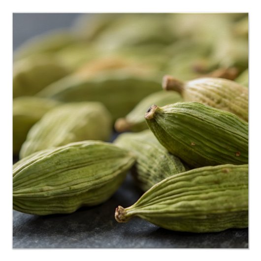 Green Cardamom Pods Macro Zoom Aromatic Spice Text ポスター (正面)