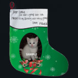 Green Christmasストッキングfor Your CAT - 親愛 Santa ラージクリスマスストッキング<br><div class="desc">子猫の写真をグリーン写真に加えるクリスマスストッキング – こちら自身のクリスマスストッキング – 雪が積もったグラデーションのグリーンの背景と、下にリボンを結んだキャンディーキーンの枝を下に持つ楕円形のフレーム – このクリスマスストッキングは子どものような手のメッセージです書書。 Santa、いい猫はいいな。私のストッキングに子猫を入れる。愛（そして猫の名前にサインする）</div>