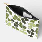 Green Clover in a Variety of Shades アクセサリーポーチ (見開き)