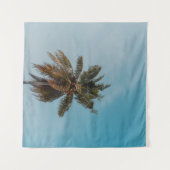 Green coconut tree under blue sky タペストリー (正面(横))