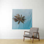 Green coconut tree under blue sky タペストリー (インサイチュ(横))