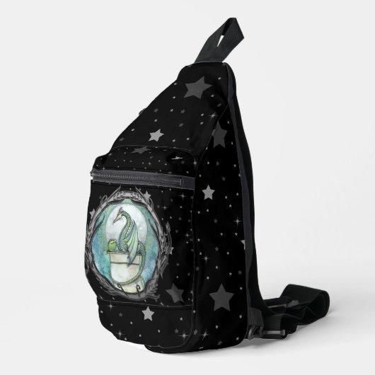 Green Dragon on Starry Background スリングバッグ (右コーナー)