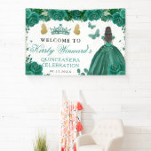 Green Dress Brunette Princess Floral Quinceanera 横断幕 (インサイチュ)
