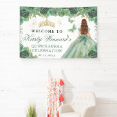 Green Dress Red Haired Princess Floral Quinceanera 横断幕 (インサイチュ)