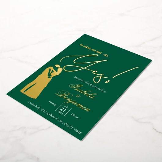 Green Foil “He Asked She Said Yes” Wedding Invitat 箔招待状 (回転した状態)