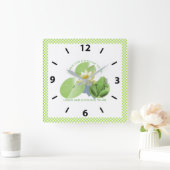 Green Frogリリー・パッドに座って:私には5のように見える スクエア壁時計 (ホーム)