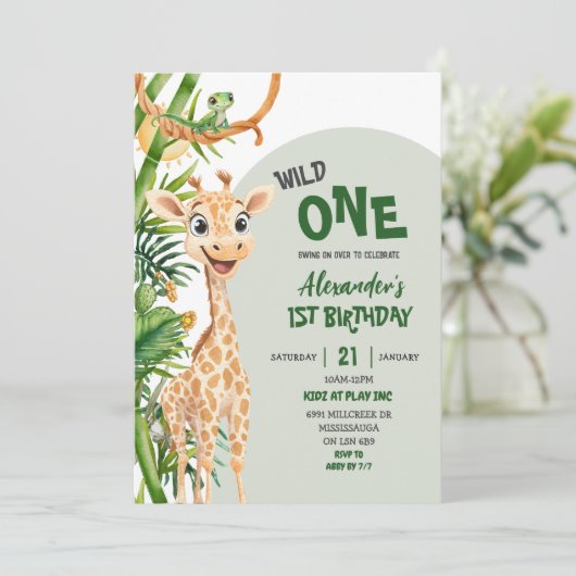 Green Giraffe Wild One Safari First Birthday 招待状 (スタンド正面)