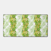 GREEN & GOLD IRISH SHAMROCKS HATS HORSESHOES デスクマット (正面)