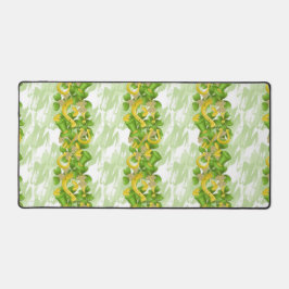 GREEN & GOLD IRISH SHAMROCKS HATS HORSESHOES デスクマット