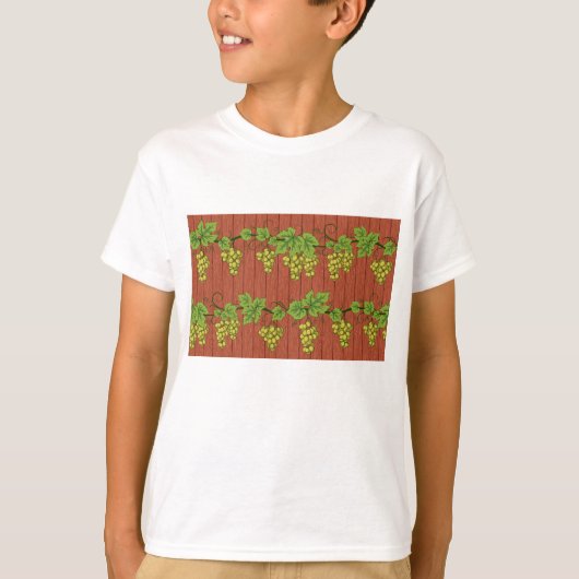 Green Grape Vine Pattern on Rustic Wood Tシャツ (正面)