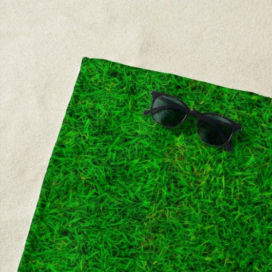 Green grass texture from a soccer field ビーチタオル (インサイチュ)
