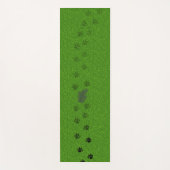 Green grass with dog paw prints and a pee stain ヨガマット (正面)