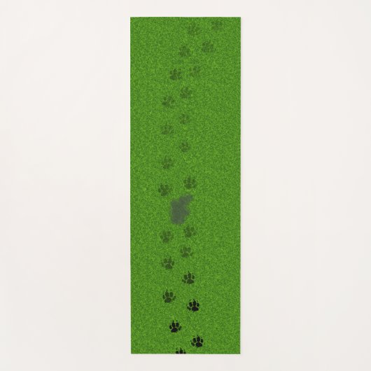 Green grass with dog paw prints and a pee stain yo ヨガマット (正面)