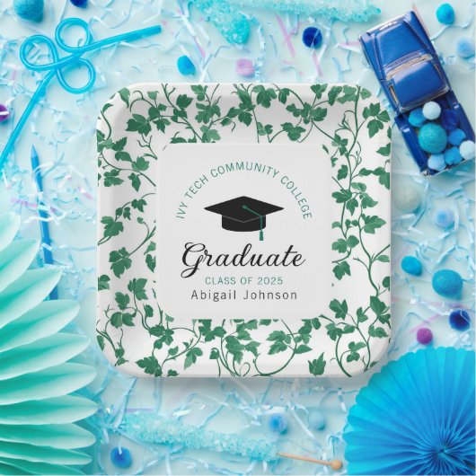 Green Ivy Pattern Personalized Graduation ペーパープレート (パーティー)