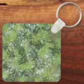 Green Leaf Trees With Blue Sky Peaking Through Art キーホルダー (裏面)