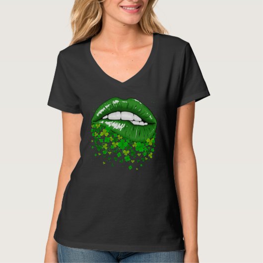 Green Lips Shamrock Leaves Saint Patrick's Day Gir Tシャツ (正面)