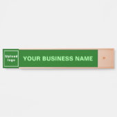 Green Longのビジネス名とロぶら下がったゴ サインプレート (正面)