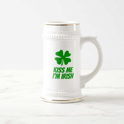 Green lucky clover funny St Patrick's Day  ビールジョッキ (右)
