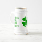 Green lucky shamrock funny St Patrick's Day ビールジョッキ (正面左)