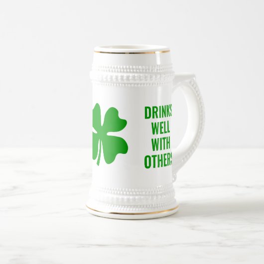 Green lucky shamrock funny St Patrick's Day ビールジョッキ (正面右)