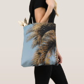 Green palm tree under blue sky in the morning トートバッグ (クローズアップ)