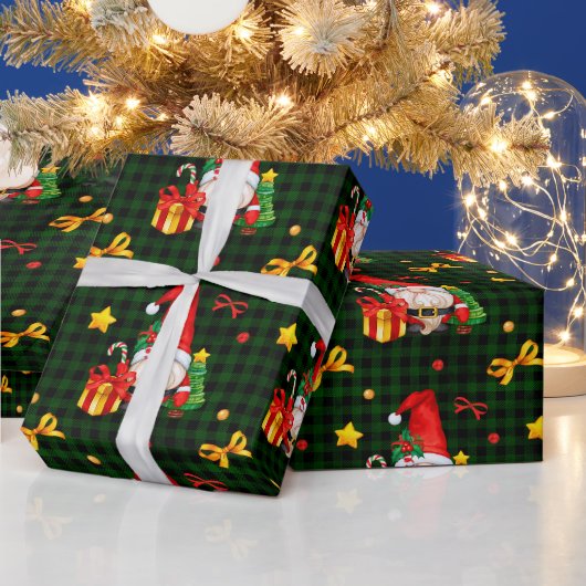 Green Plaid Gnome Santa ラッピングペーパー (クリスマス)