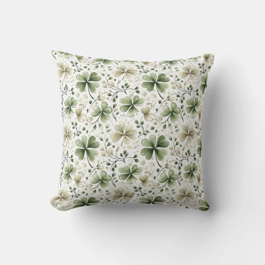 Green Shamrock Decorative Pillow | Irish Decor クッション (正面)