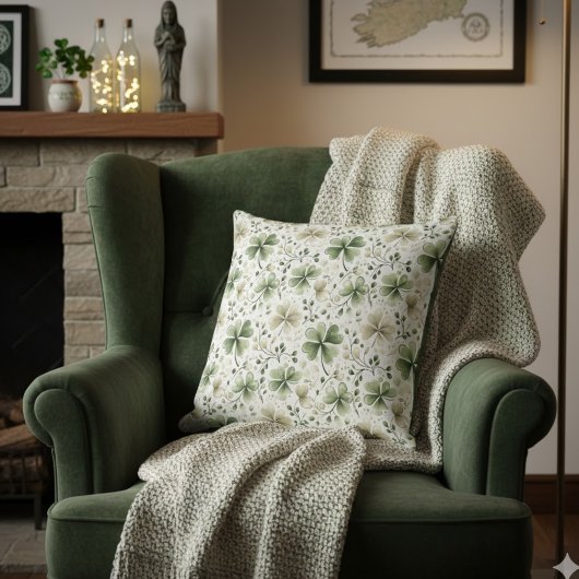 Green Shamrock Decorative Pillow | Irish Decor クッション