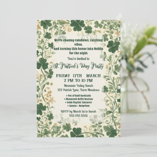 Green Shamrock Vines Funky Saint Patrick's Party  招待状 (スタンド正面)
