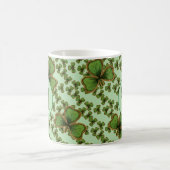 Green Shamrock Vintage Style Clovers Irish コーヒーマグカップ (中央)