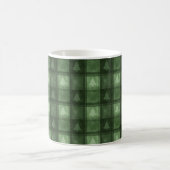 Green Textured Plaid With Tree Silhouettes Festive コーヒーマグカップ (中央)